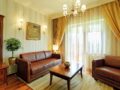 Royal apart