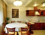 Royal apart