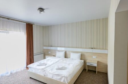 Богема, Півлюкс однокімнатний з балконом - junior-suite-with-balcony-2.jpg
