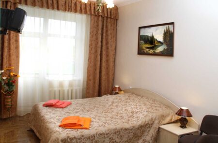 Перлина Прикарпаття, Напівлюкс - sanatoriy-perlyna-prykarpatty-junior-suite-6.jpg