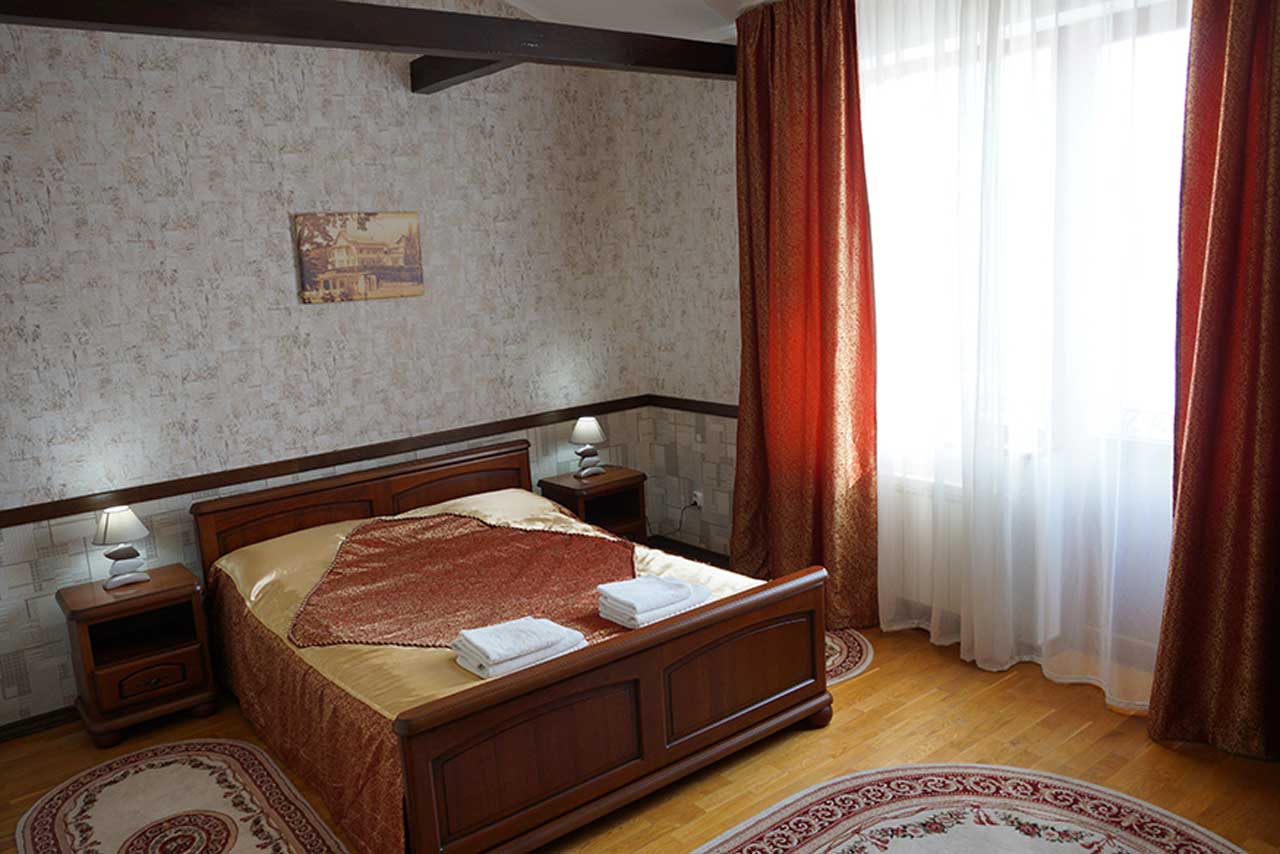 Двокімнатний люкс з каміном