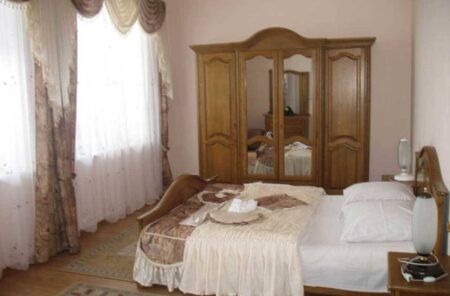 Вілла Ігнатьєва, Апартаменти (№203) - skhidnytsia-villa-ihnatyeva-apartments-203-01.jpg